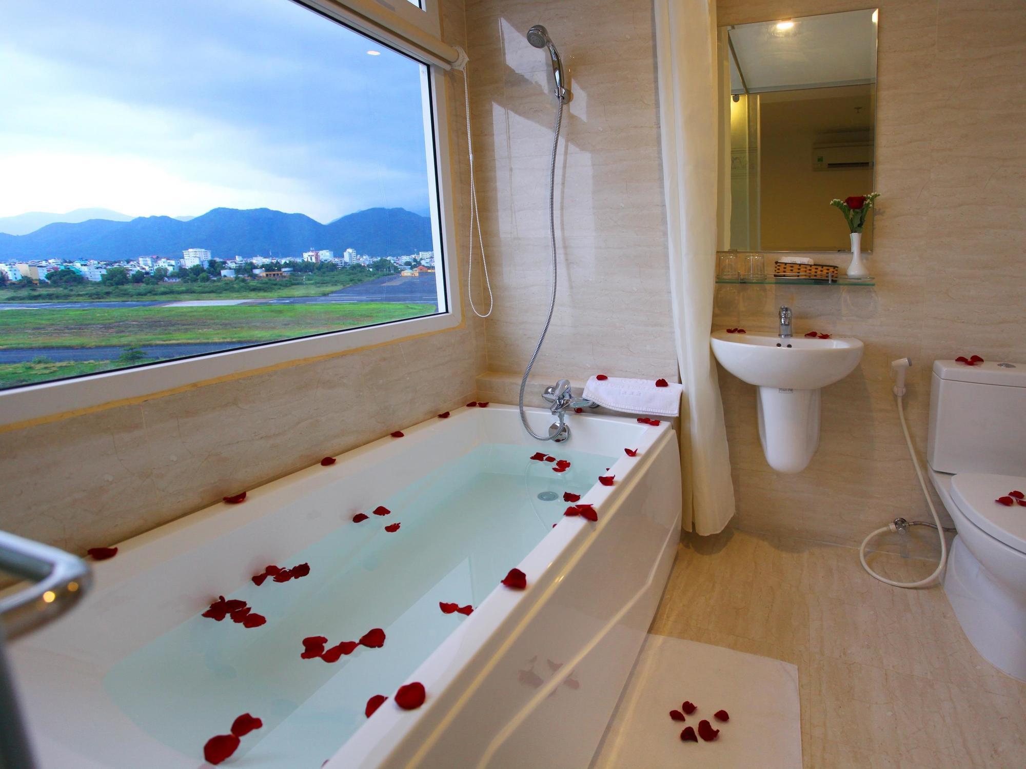 Golden Time Hotel Нячанг Экстерьер фото